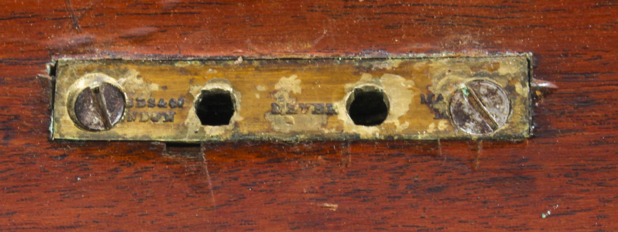 Antiker viktorianischer Dickens-Sockel-Schreibtisch aus Wurzelholz, 19. Jahrhundert im Angebot 11