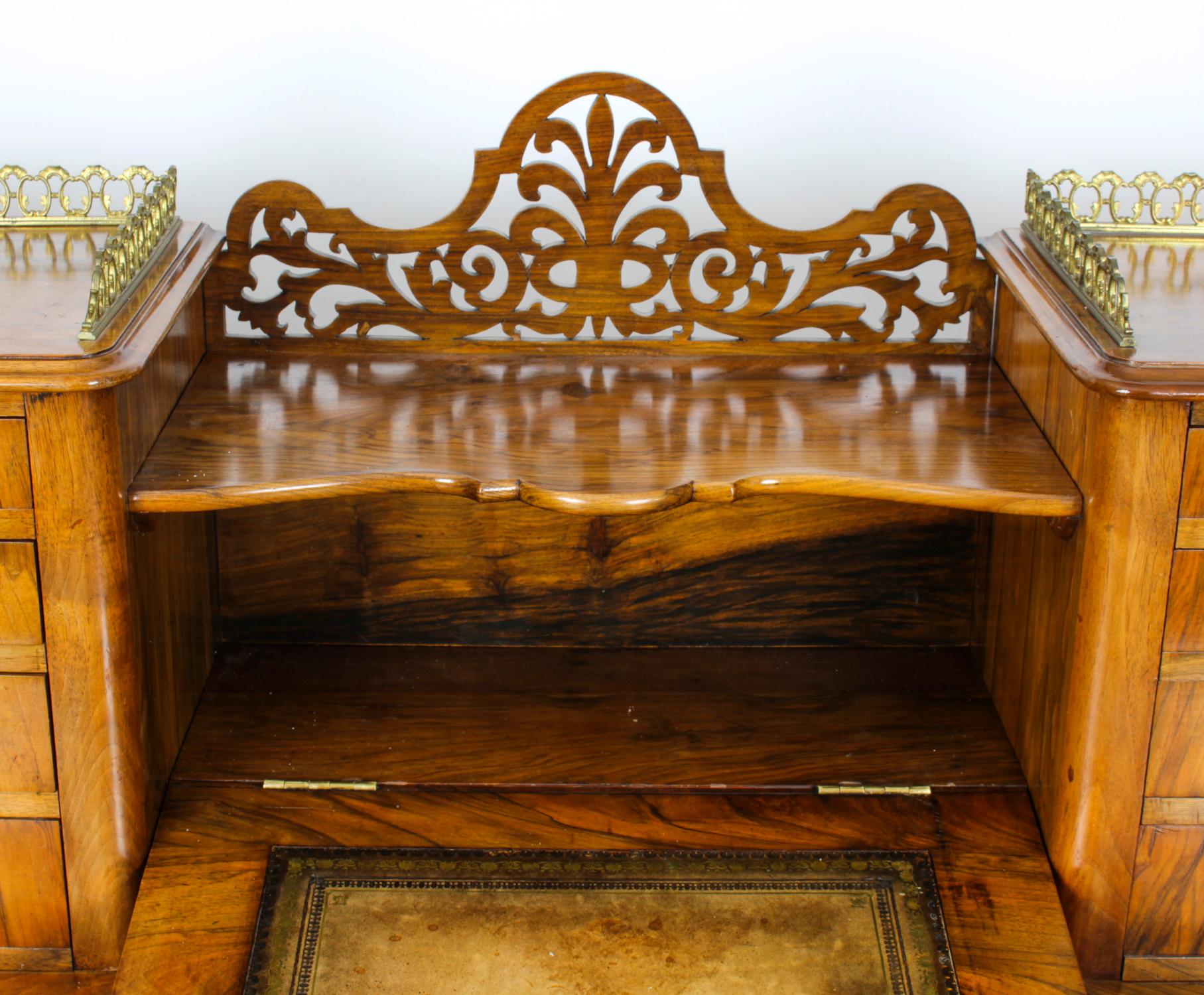 Antique Victorian Burr Walnut Dickens Pedestal Desk 19th Century In Good Condition For Sale In London, GB