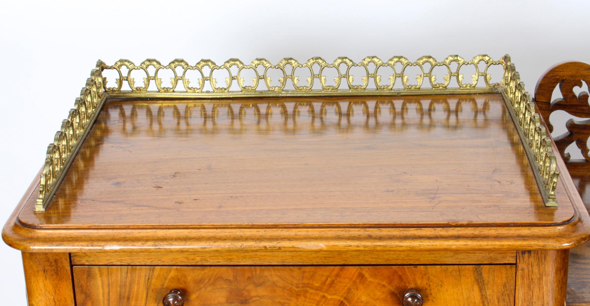 Ancien bureau victorien en ronce de noyer à piédestal Dickens 19ème siècle en vente 1