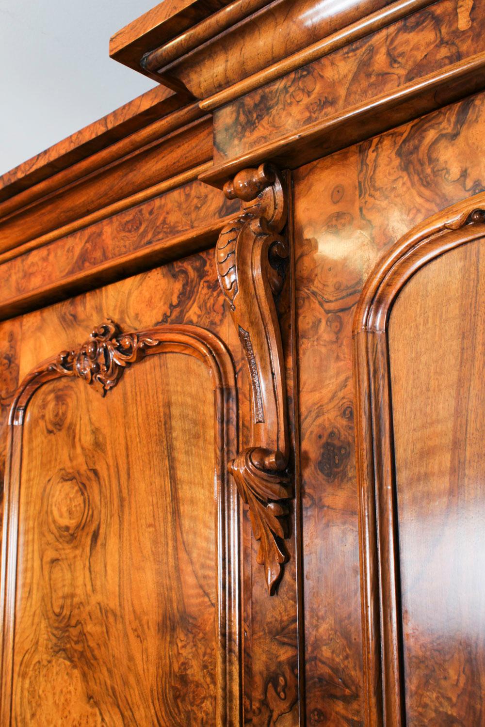 Antique Victorian Burr Walnut Four Door Breakfront Wardrobe 19th Century 7