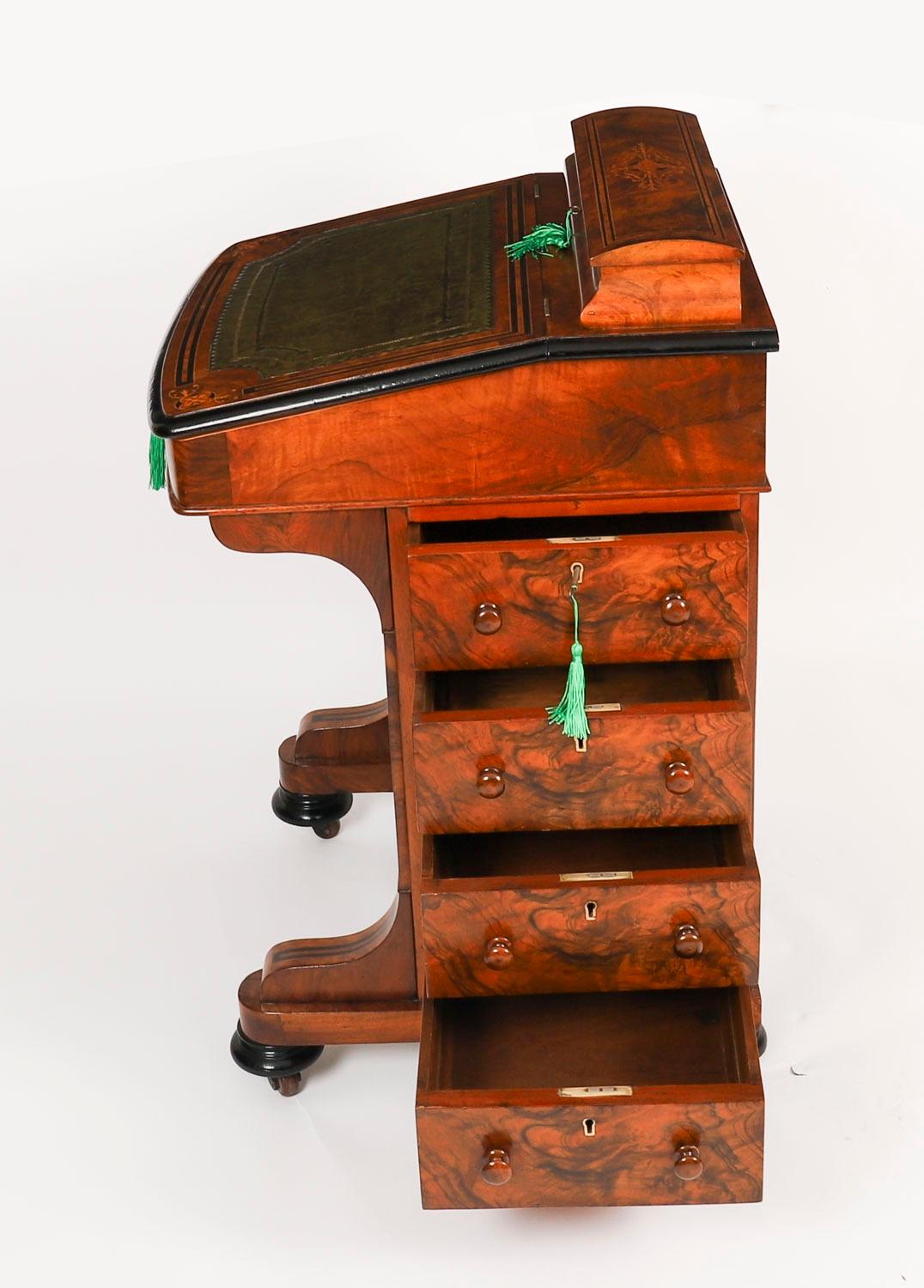 Ancien bureau victorien Davenport en ronce de noyer et marqueterie 19ème siècle en vente 4