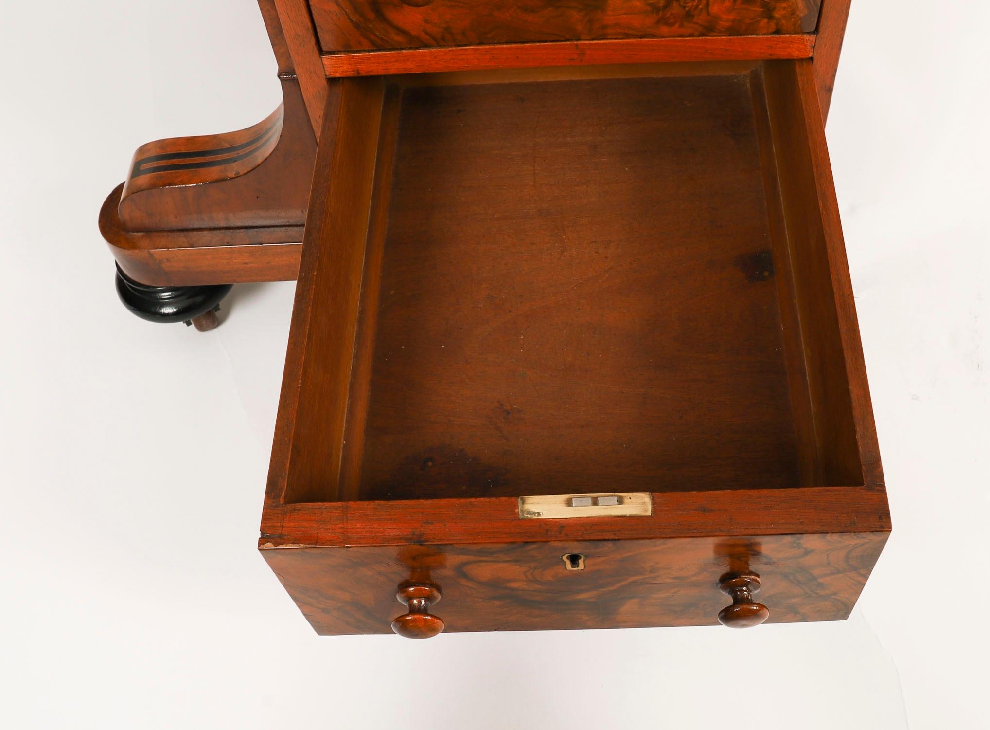 Ancien bureau victorien Davenport en ronce de noyer et marqueterie 19ème siècle en vente 11