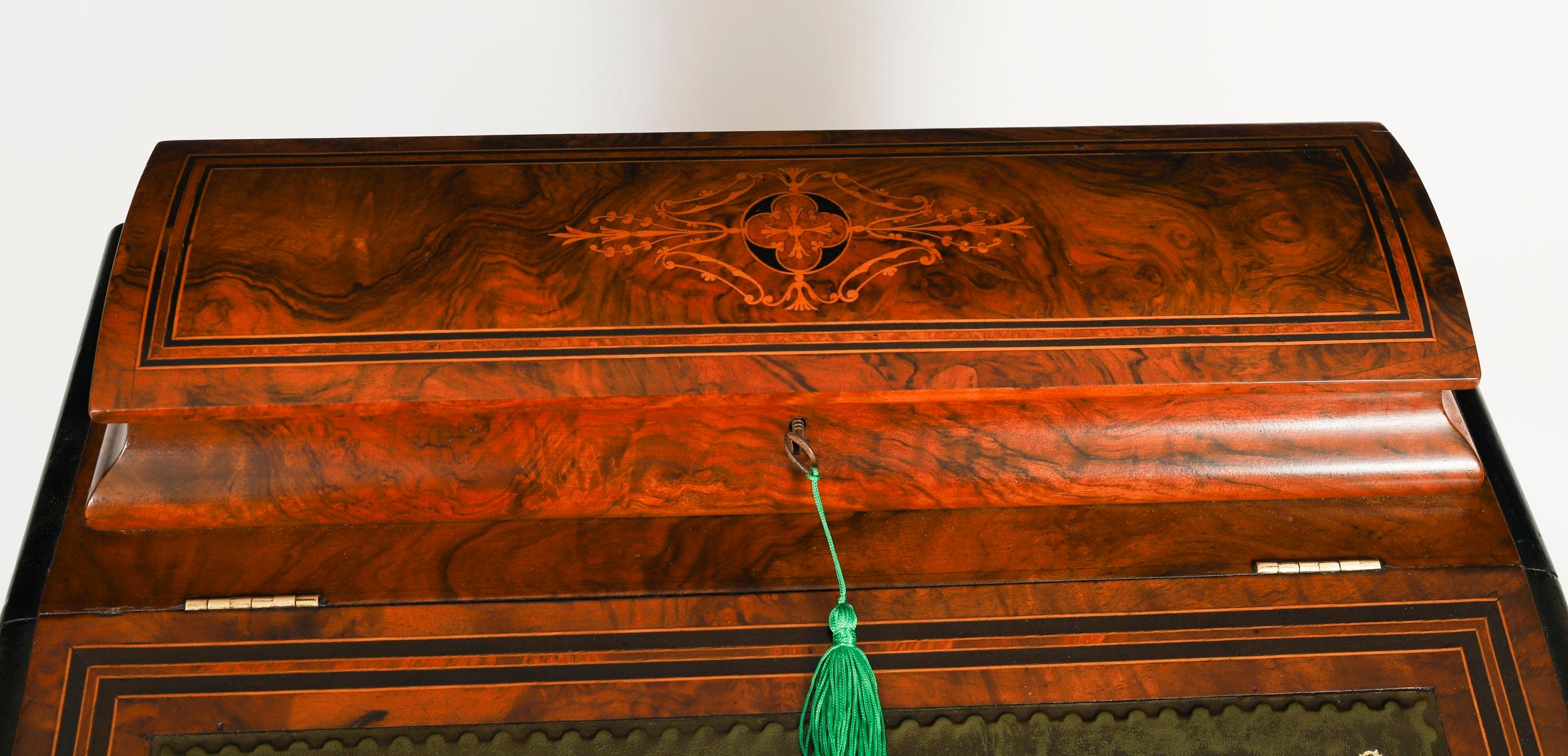 Noyer Ancien bureau victorien Davenport en ronce de noyer et marqueterie 19ème siècle en vente