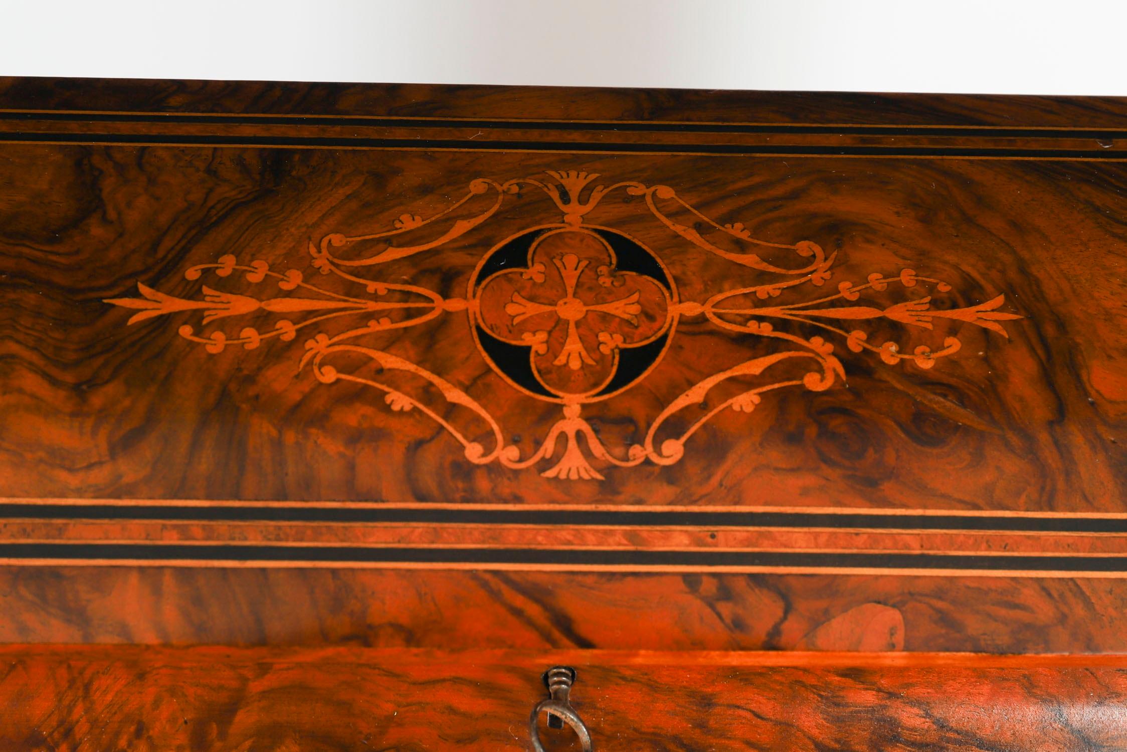 Ancien bureau victorien Davenport en ronce de noyer et marqueterie 19ème siècle en vente 1