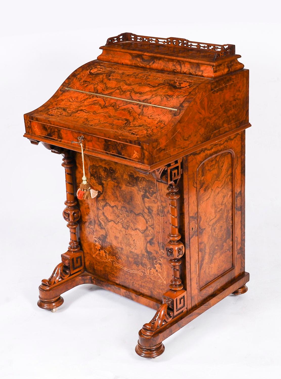 Antiker viktorianischer Schreibtisch aus Wurzelholz mit Intarsien Davenport, ca. 1860, 19. (Viktorianisch) im Angebot