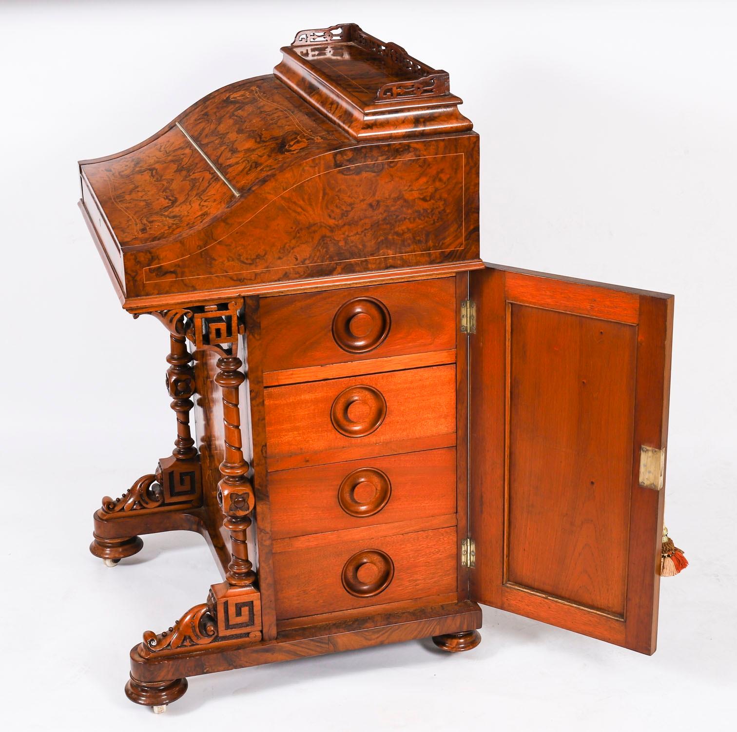 Antiker viktorianischer Schreibtisch aus Wurzelholz mit Intarsien Davenport, ca. 1860, 19. (Walnuss) im Angebot