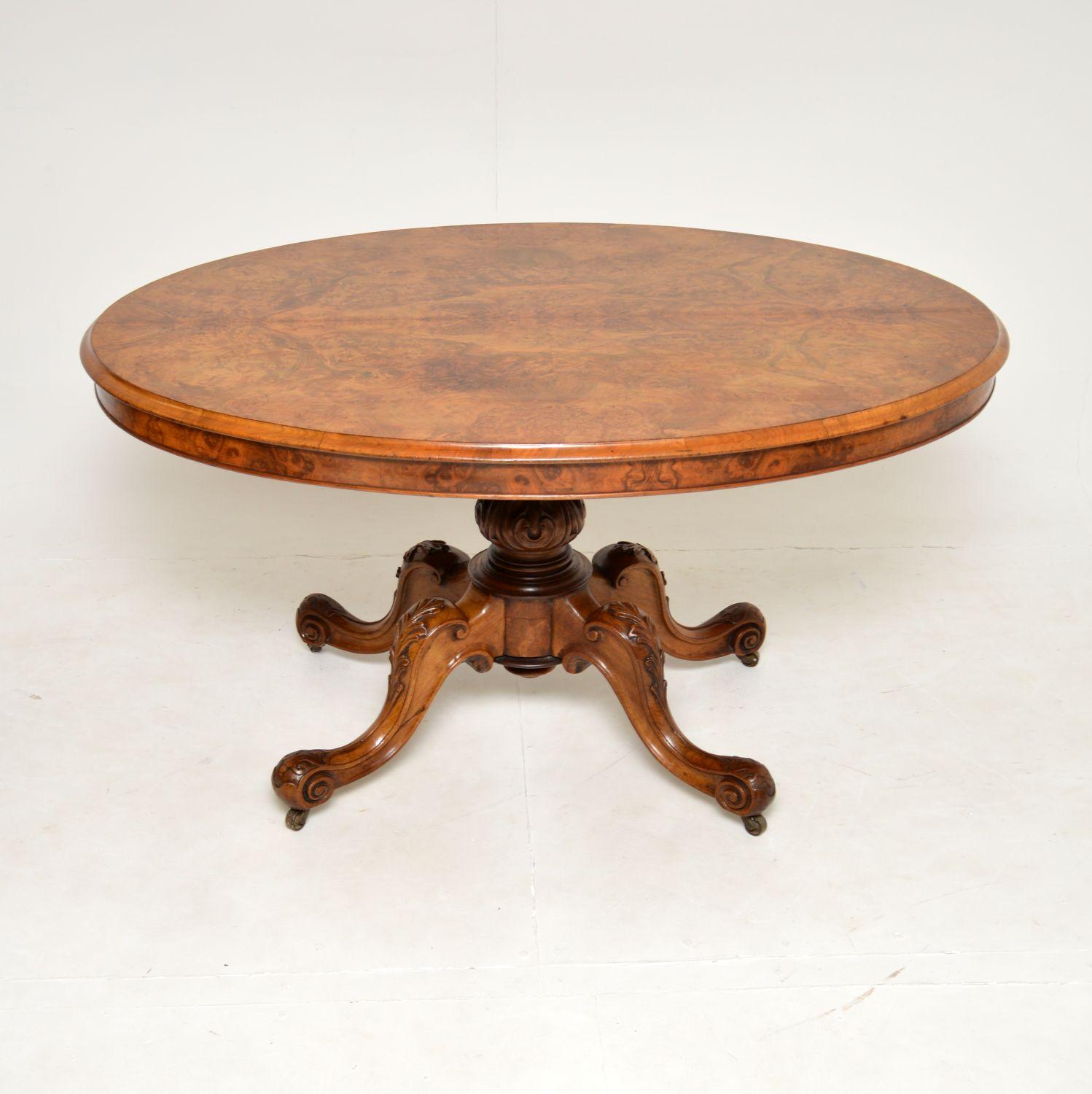A stunning antique Victorian period dining table in walnut, this was made in England and dates from around 1860-1880.

It is of amazing quality and is a very useful size to be used as a dining table or centre table in a large entry way. The oval