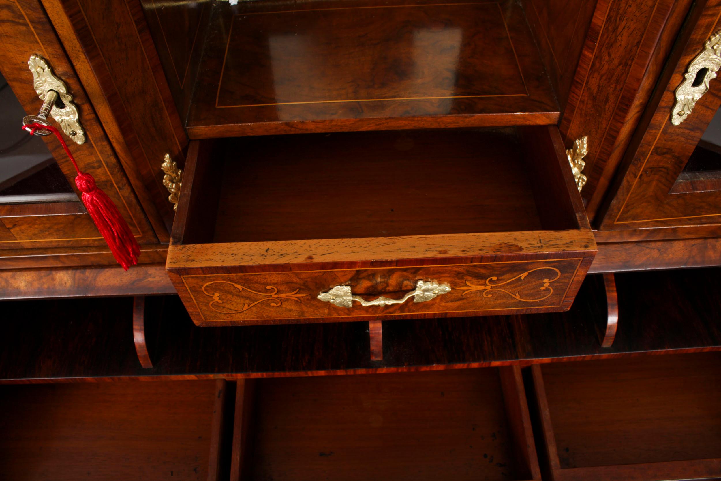 Bureau Bonheur de Jour victorien ancien et ornementation en bronze doré 19ème siècle en vente 10