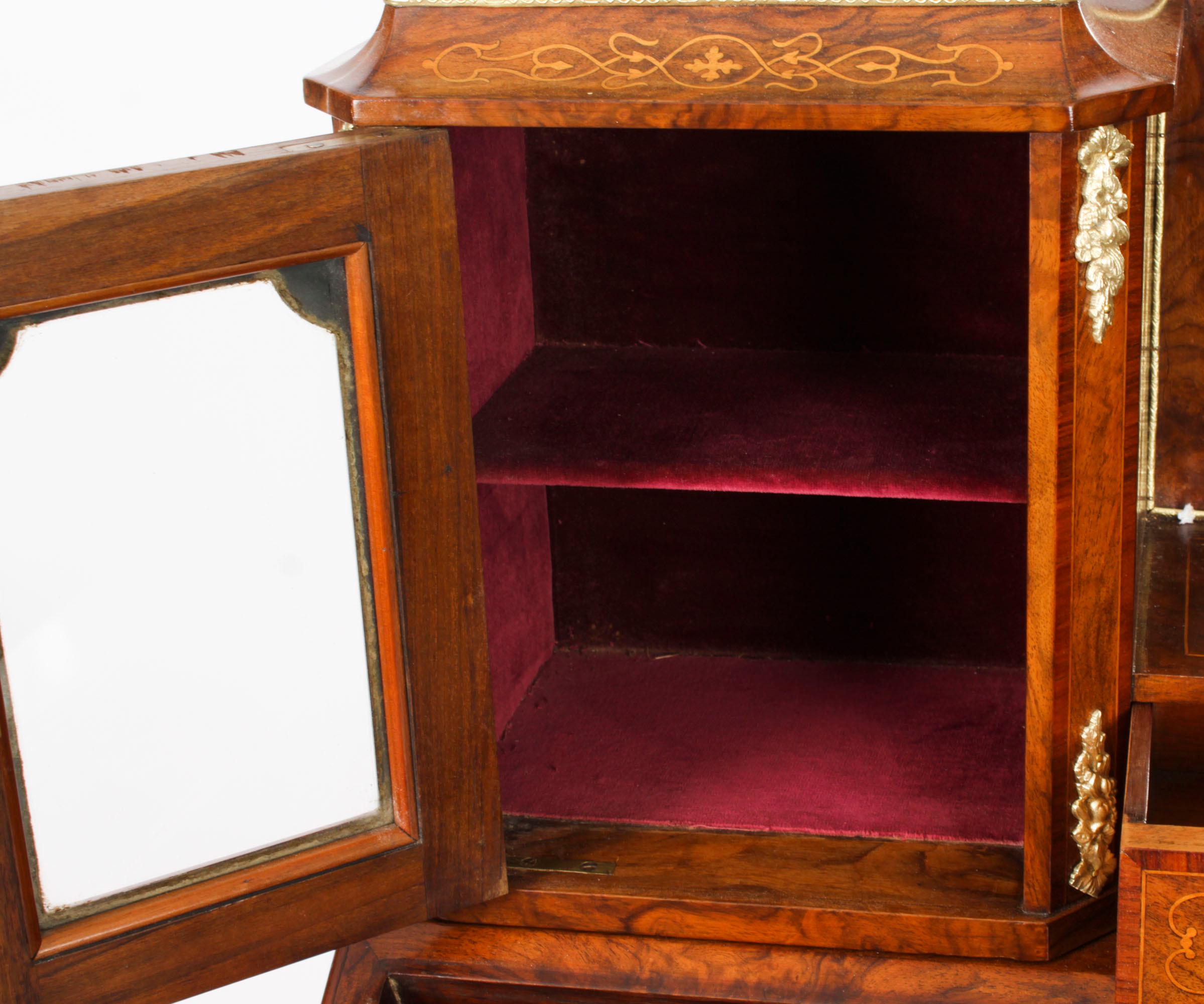Bureau Bonheur de Jour victorien ancien et ornementation en bronze doré 19ème siècle en vente 11