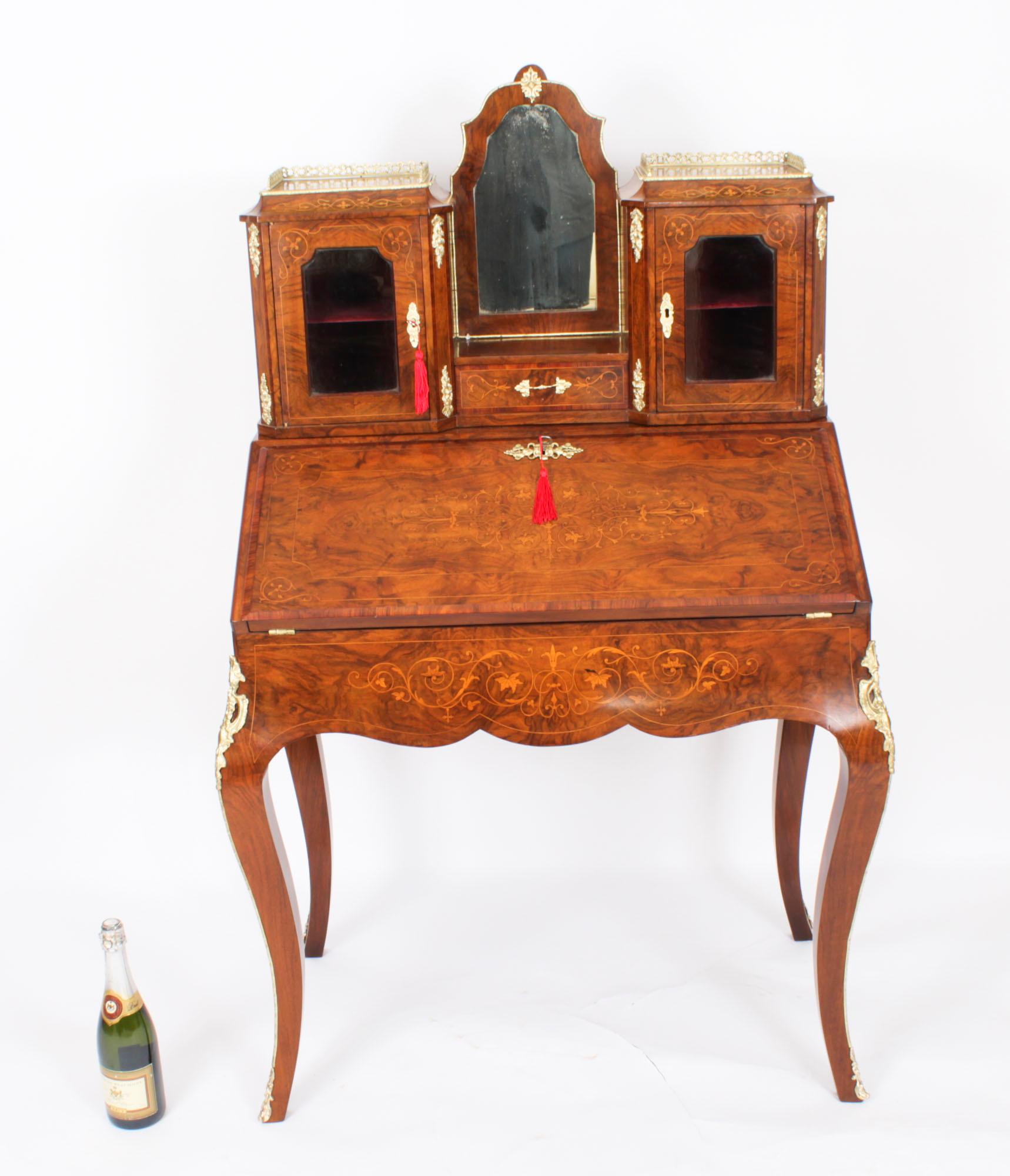 Bureau Bonheur de Jour victorien ancien et ornementation en bronze doré 19ème siècle en vente 13