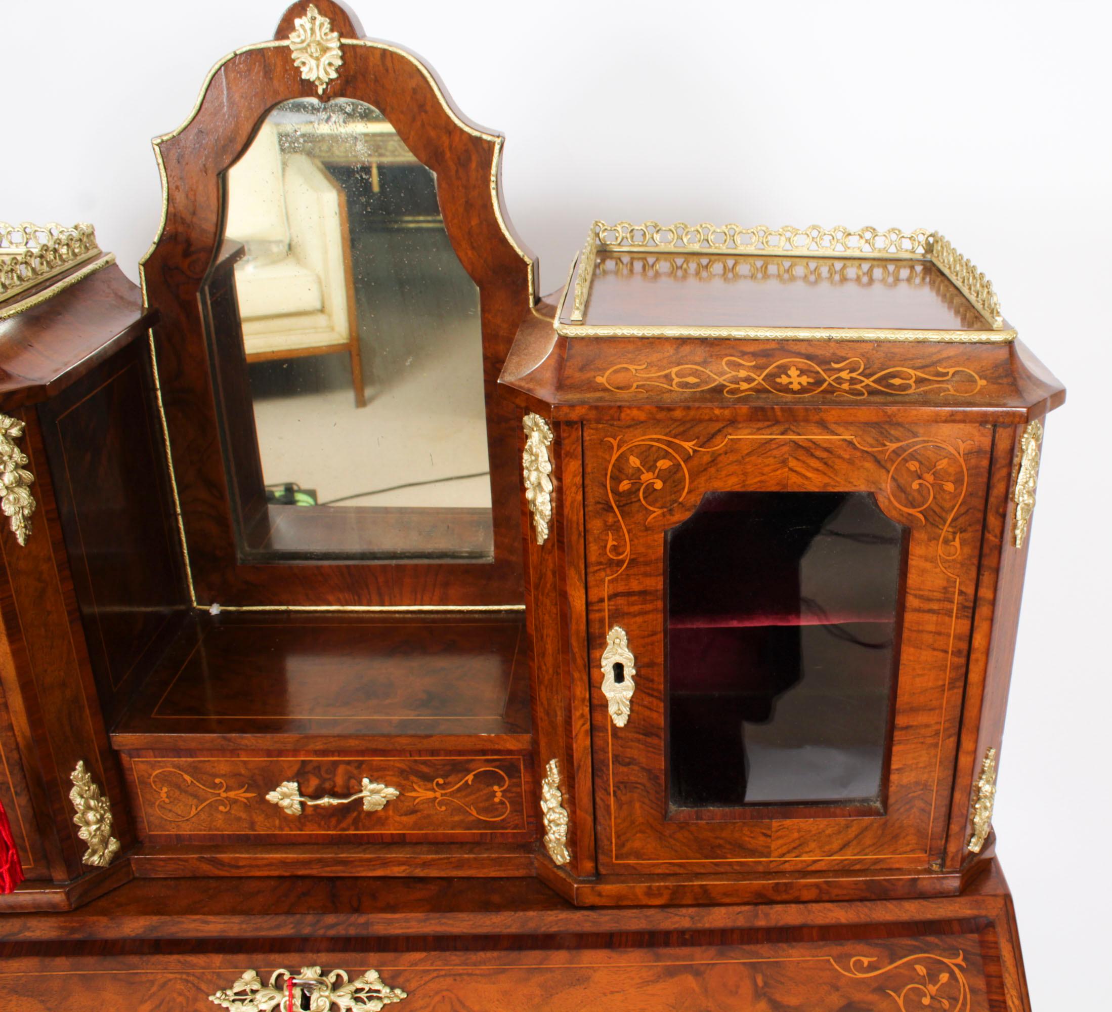 Milieu du XIXe siècle Bureau Bonheur de Jour victorien ancien et ornementation en bronze doré 19ème siècle en vente
