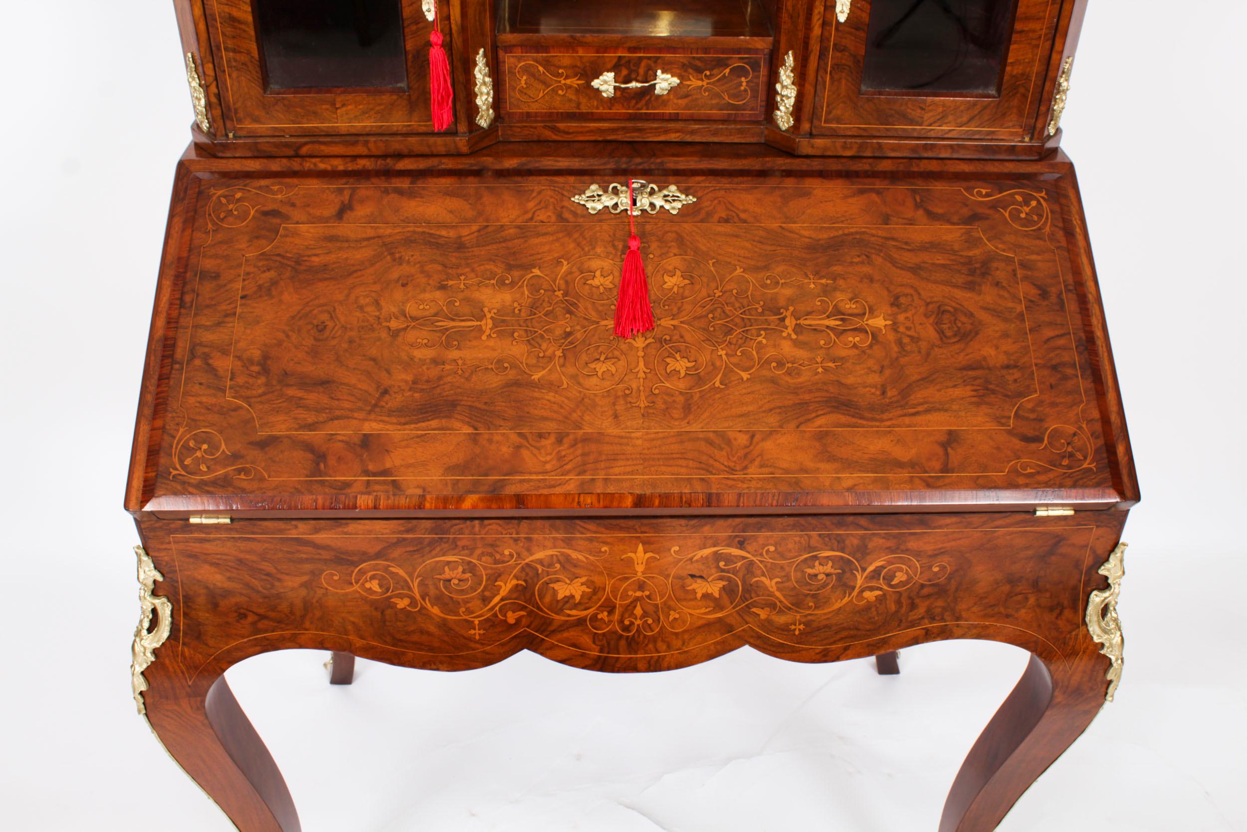 Bureau Bonheur de Jour victorien ancien et ornementation en bronze doré 19ème siècle en vente 1