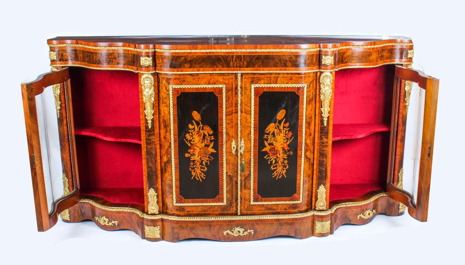 Ancienne crédence victorienne en ronce de noyer et marqueterie serpentine 19ème siècle en vente 5