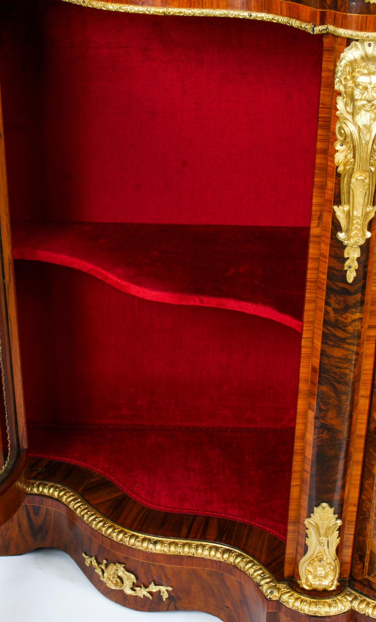 Ancienne crédence victorienne en ronce de noyer et marqueterie serpentine 19ème siècle en vente 6