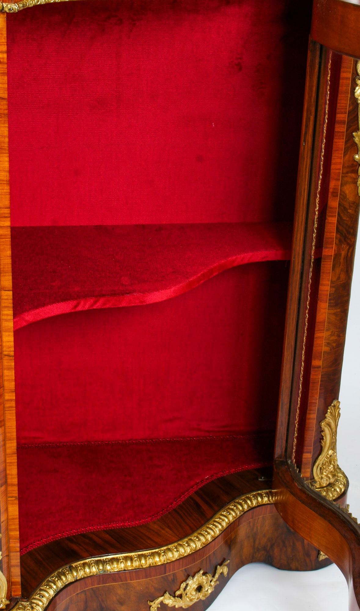 Ancienne crédence victorienne en ronce de noyer et marqueterie serpentine 19ème siècle en vente 7