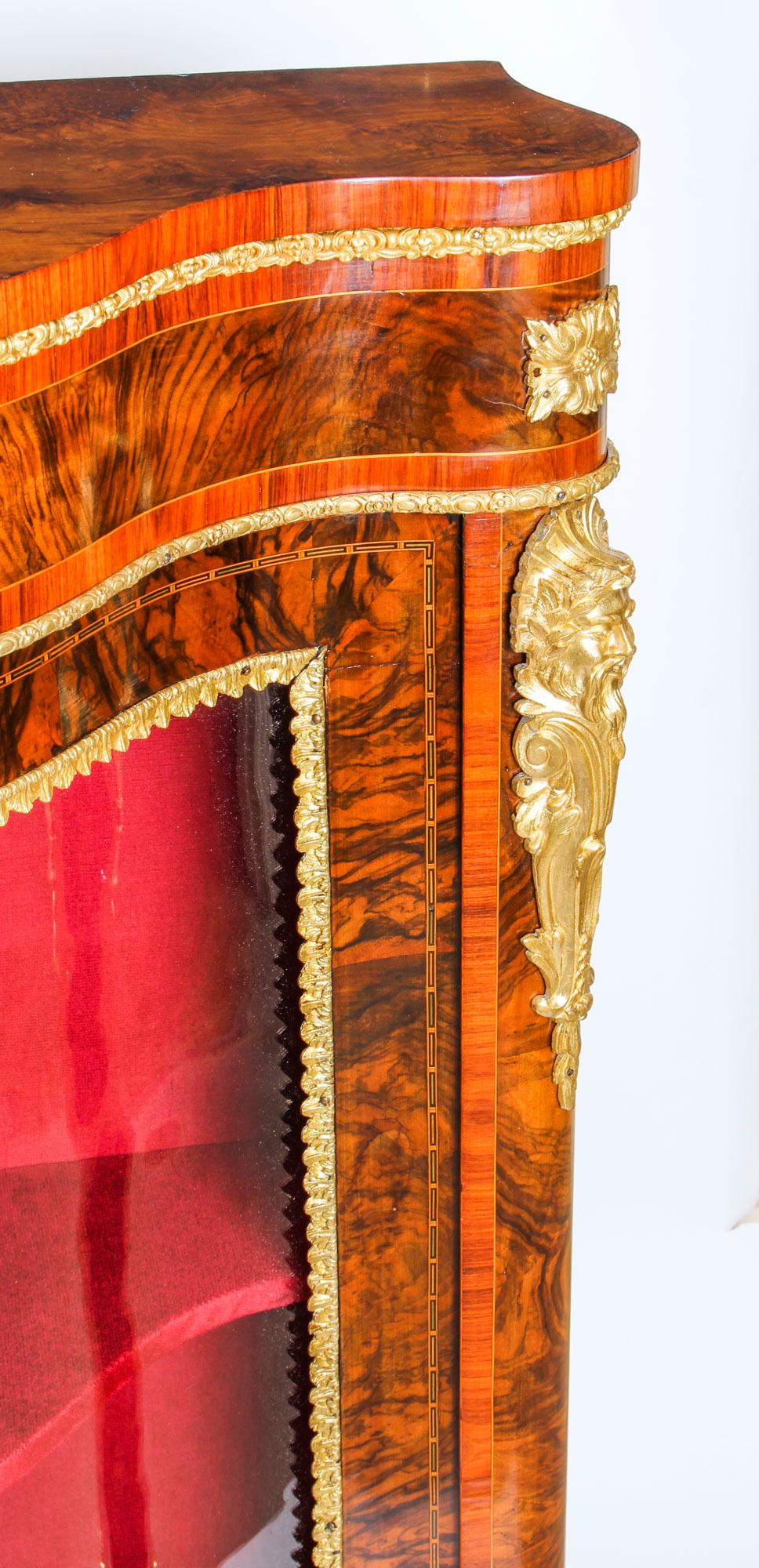 Ancienne crédence victorienne en ronce de noyer et marqueterie serpentine 19ème siècle en vente 9