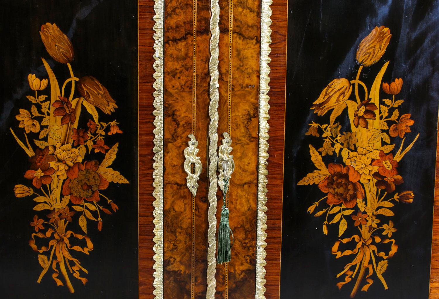 Ancienne crédence victorienne en ronce de noyer et marqueterie serpentine, 19ème siècle Bon état - En vente à London, GB
