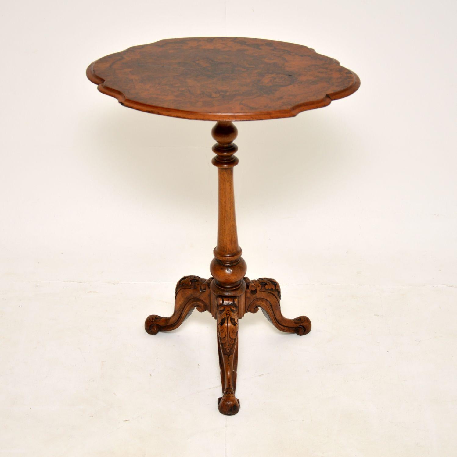 A beautiful and elegant antique Victorian period occasional table in walnut. This was made in England, it dates from around the 1860-1880’s.

The quality is excellent, there is a beautifully shaped top and exquisite carving on the tripod base. The