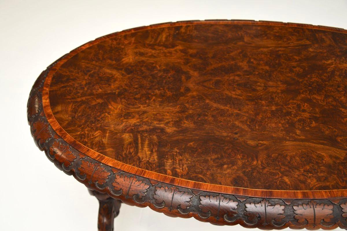 Ancienne table d'appoint victorienne en ronce de noyer Bon état - En vente à London, GB