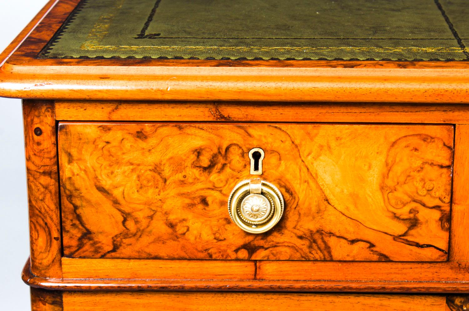 Antique Victorian Burr Walnut Pedestal Desk, 19th Century In Good Condition In London, GB