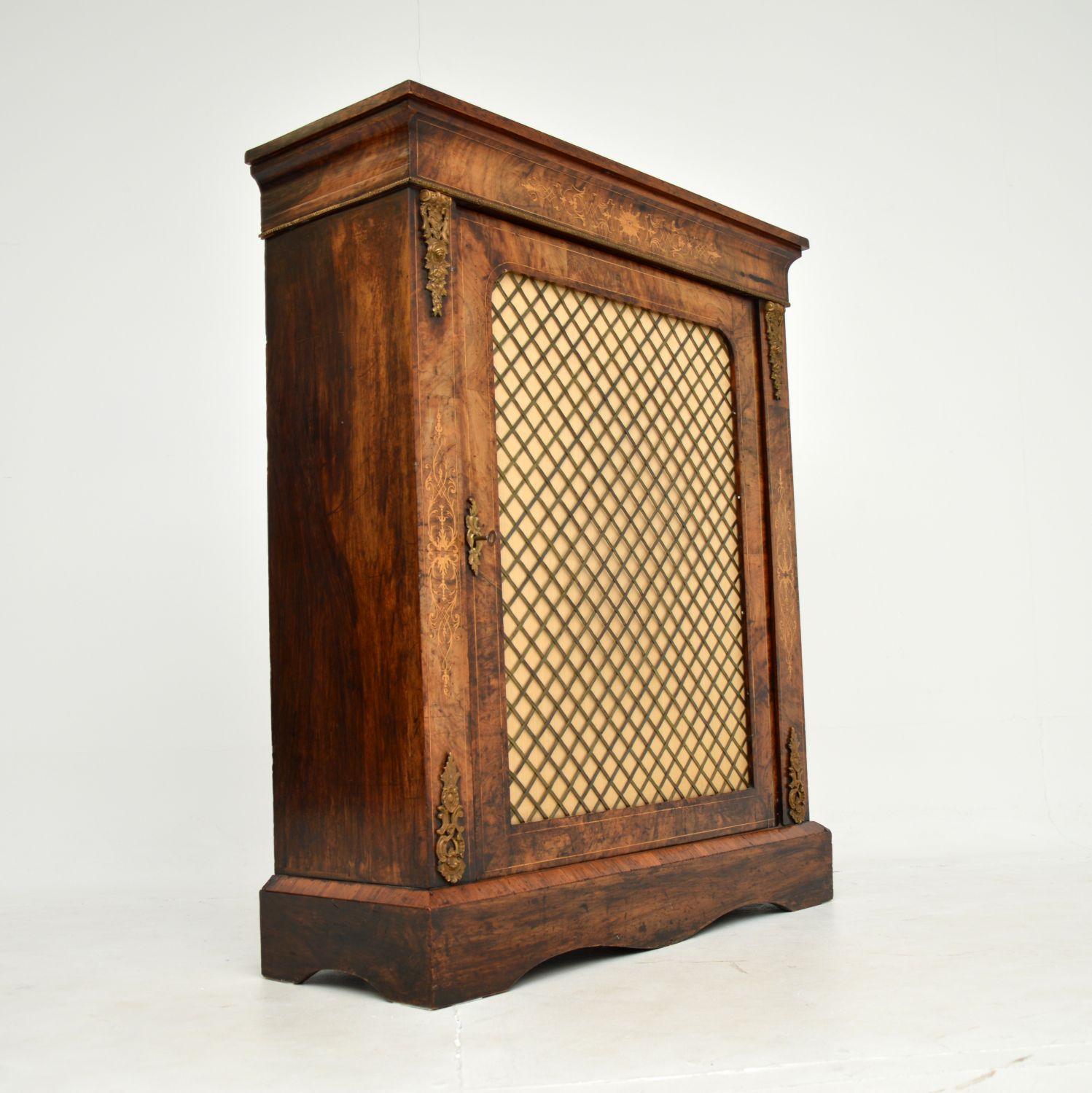 Antiker viktorianischer Pfeilerschrank aus Wurzelnussholz (Englisch) im Angebot