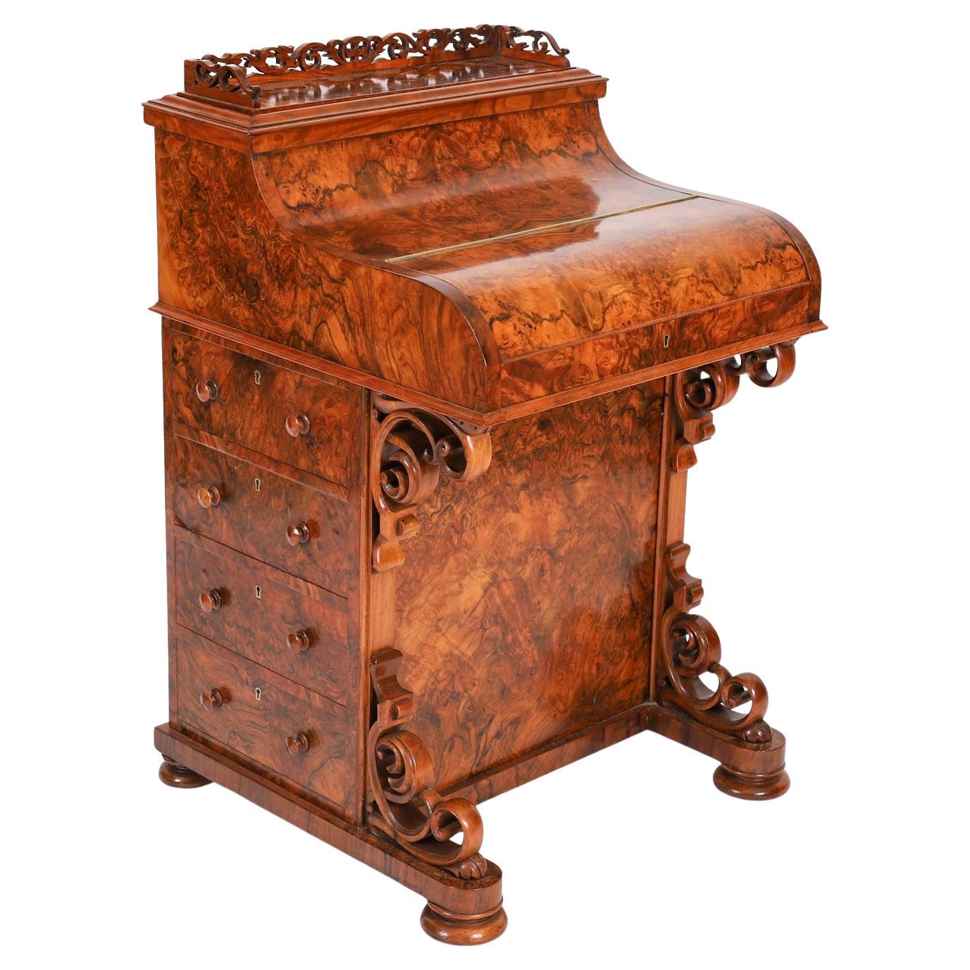 Antiguo Escritorio Davenport Victoriano de nogal con rebabas C1860 Siglo XIX en venta