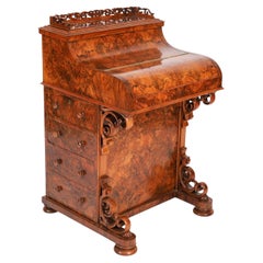 Antiguo Escritorio Davenport Victoriano de nogal con rebabas C1860 Siglo XIX