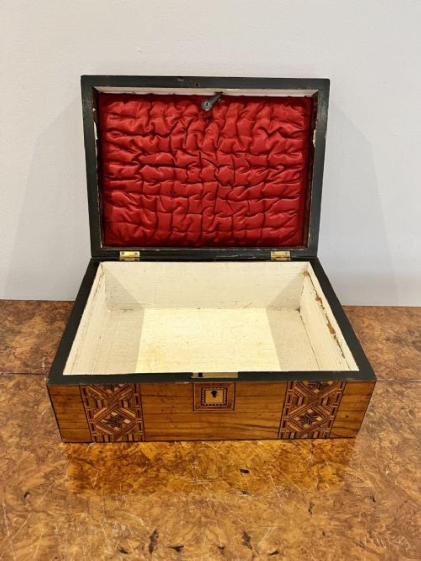 Antigua caja de trabajo victoriana de nogal con incrustaciones de Tunbridgeware en Bueno estado para la venta en Ipswich, GB
