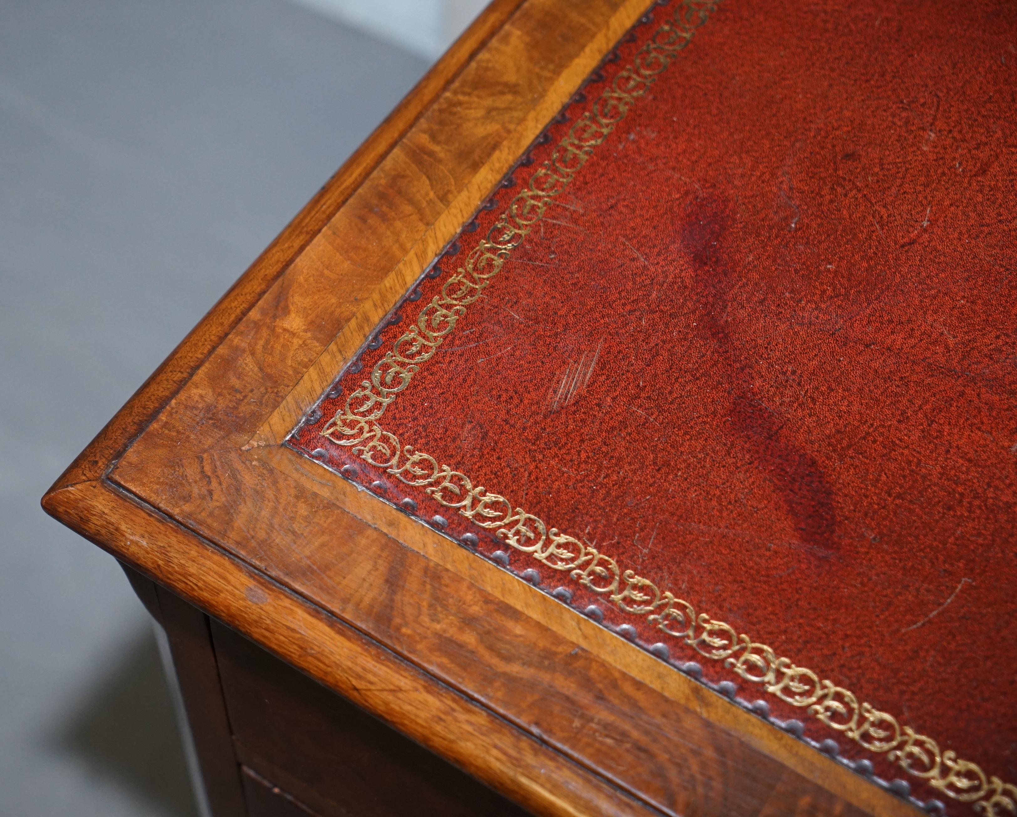 Antiker viktorianischer Wurzelnussholz-Twin-Sockel-partner-Schreibtisch mit brauner Lederplatte im Angebot 1