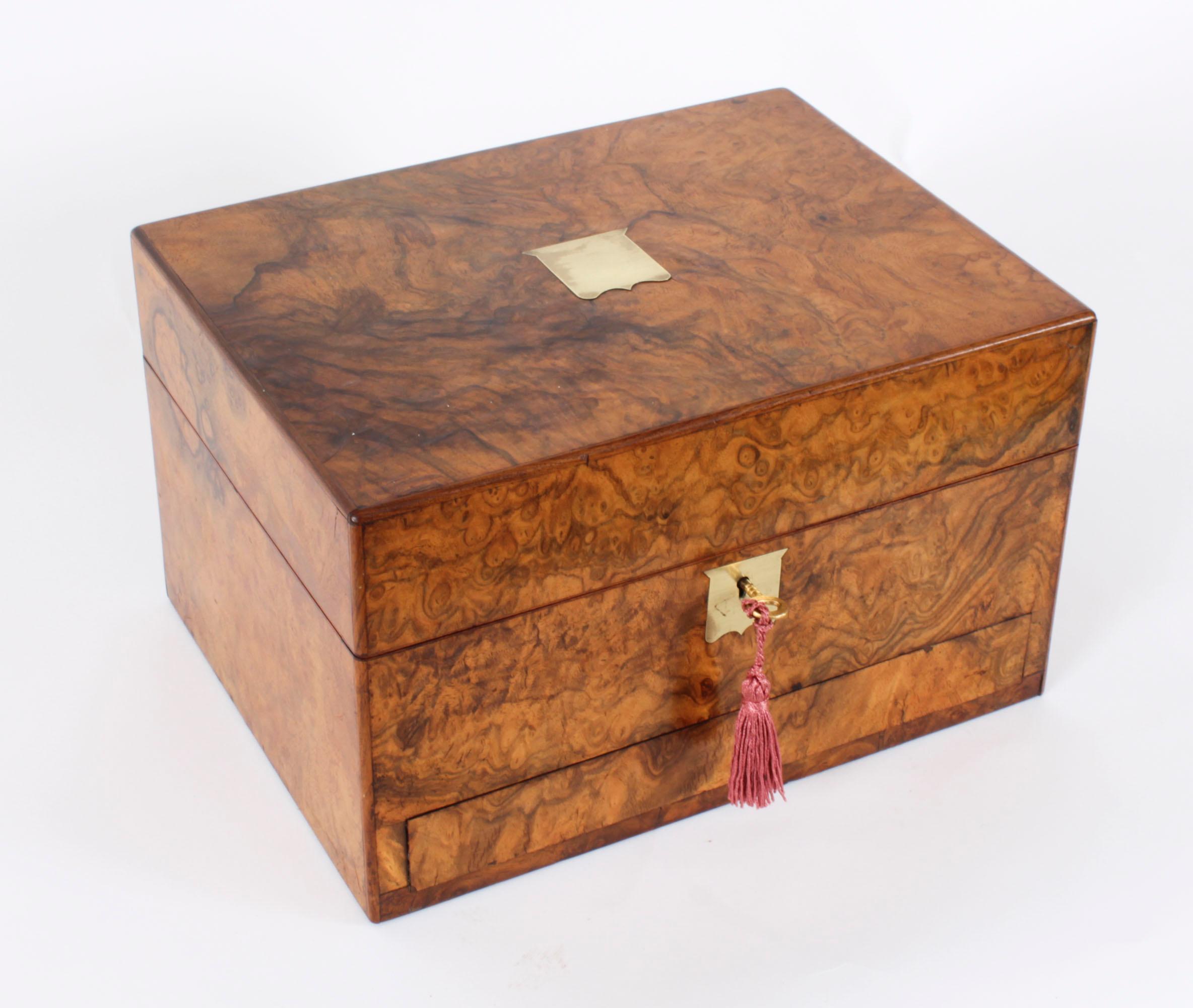 Antique Victorian Burr Walnut Vanity Box C1860 19th C In Good Condition In London, GB