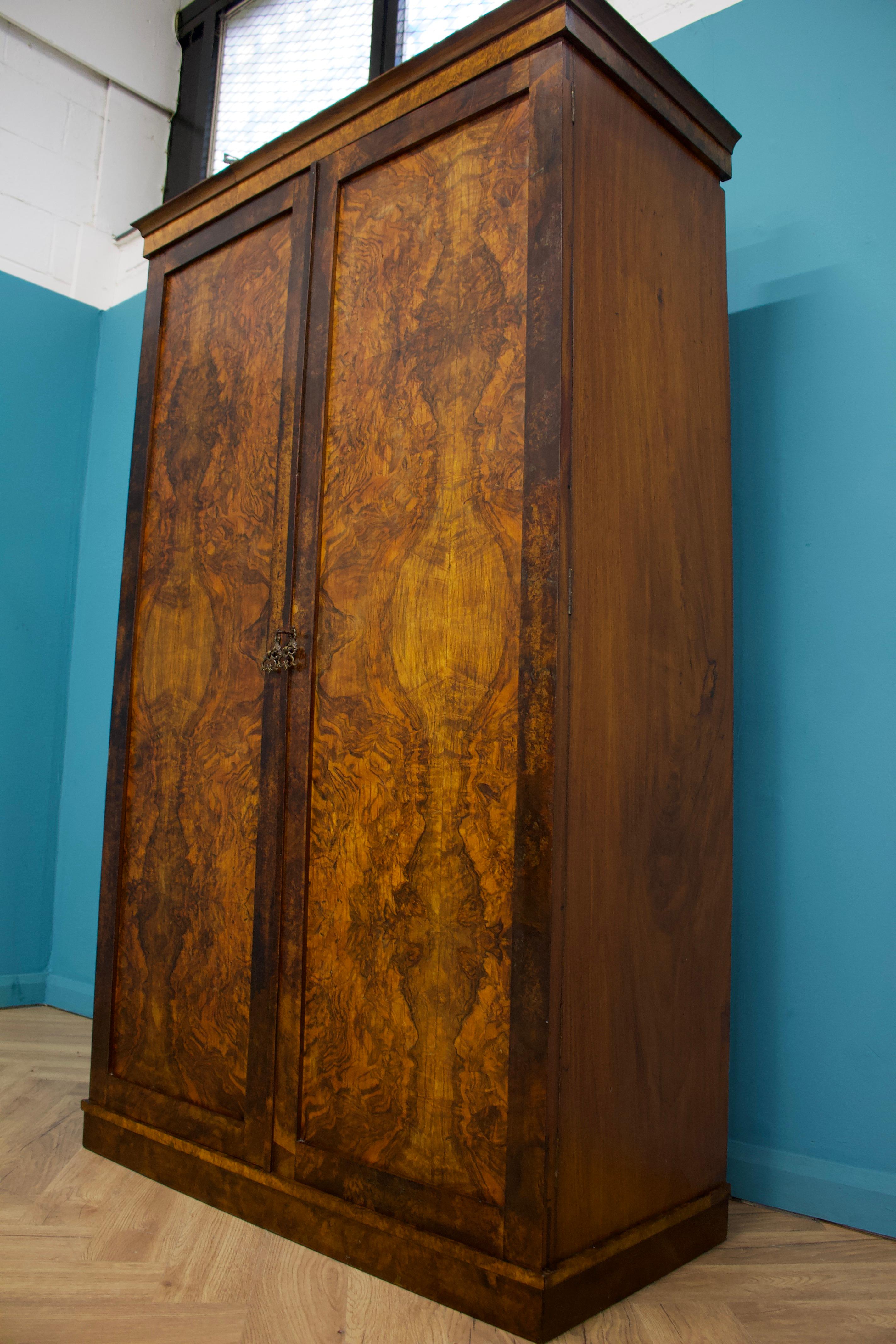 Veneer Antique Victorian Burr Walnut Wardrobe, 1860s