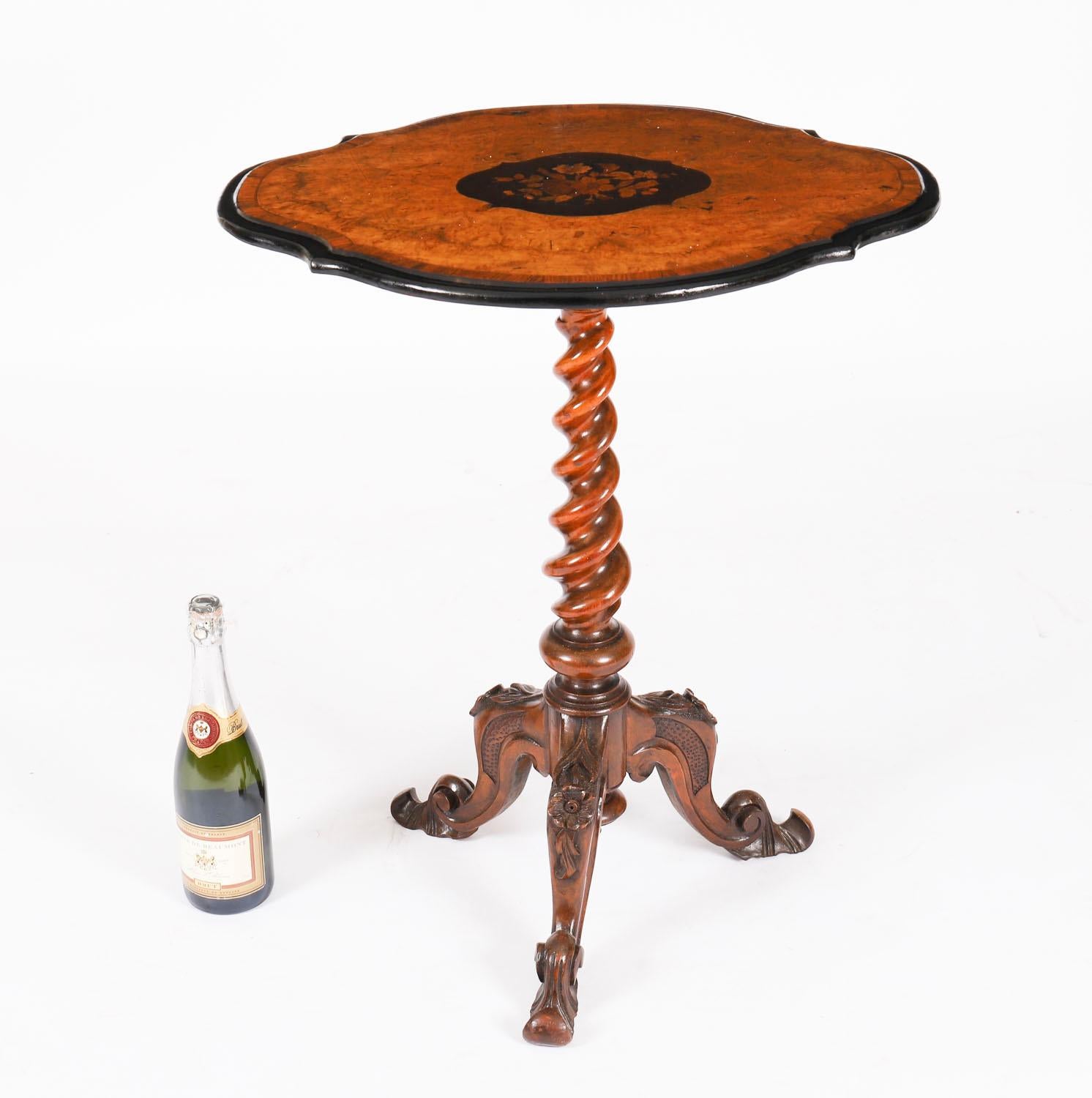 Ancienne table d'appoint victorienne en ronce de noyer pour le vin 19ème siècle en vente 5