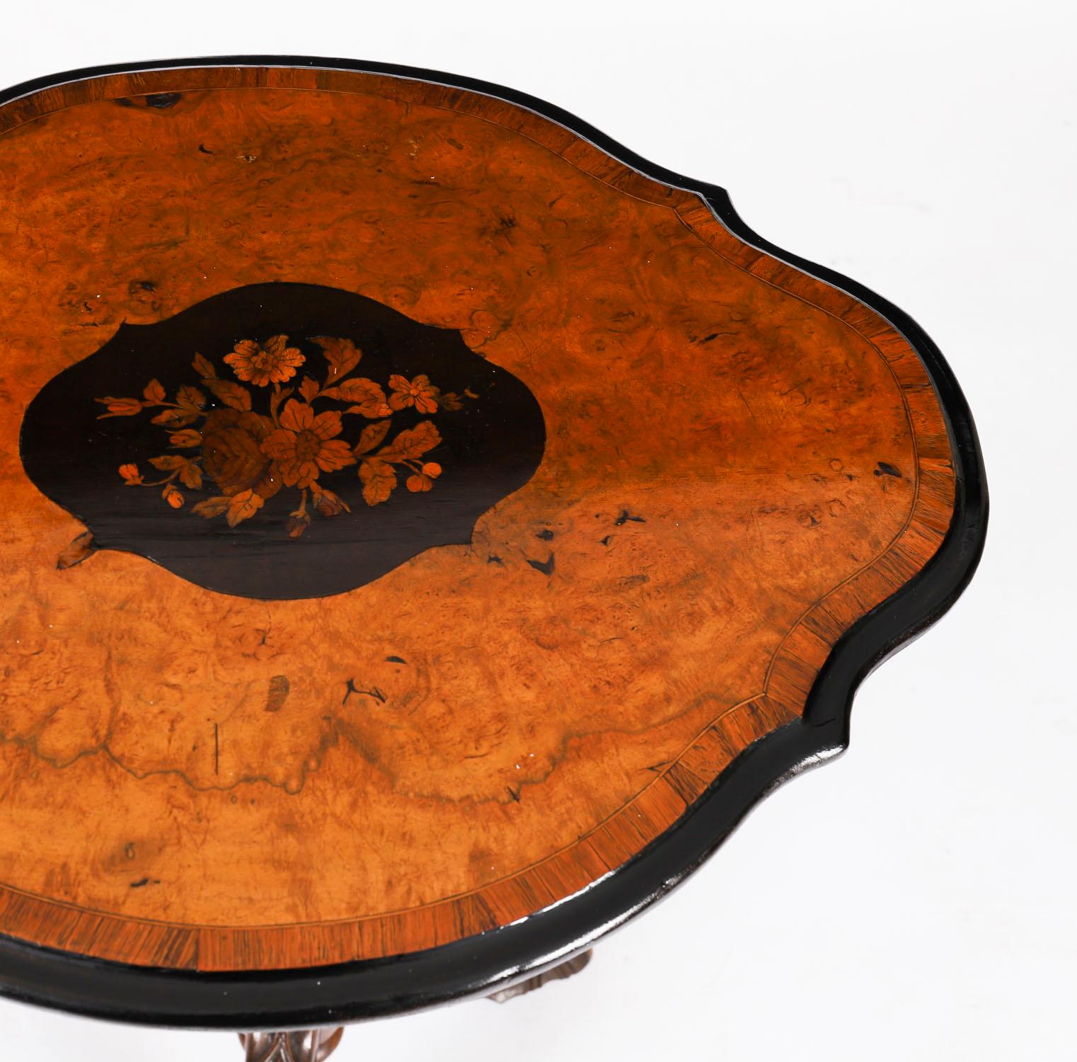 XIXe siècle Ancienne table d'appoint victorienne en ronce de noyer pour le vin 19ème siècle en vente