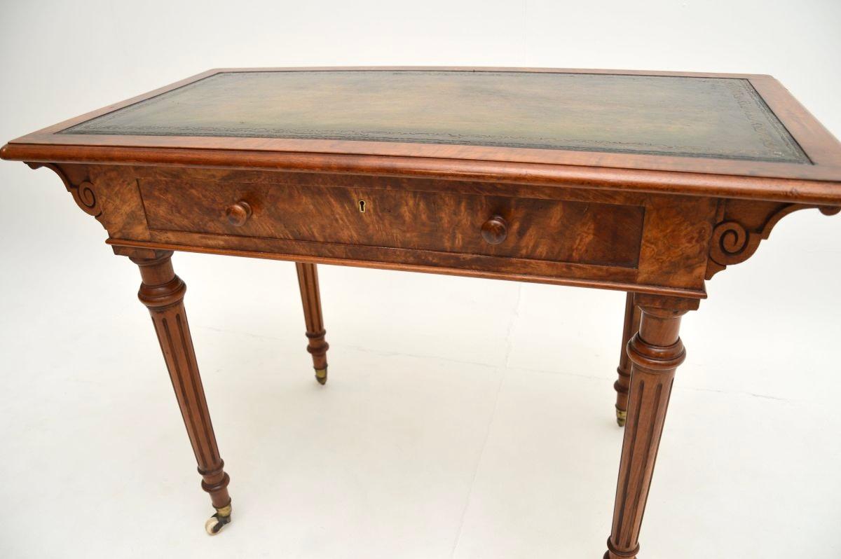 Ancien bureau victorien en ronce de noyer en vente 4