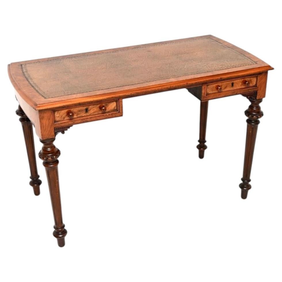 Ancien bureau victorien en ronce de noyer en vente