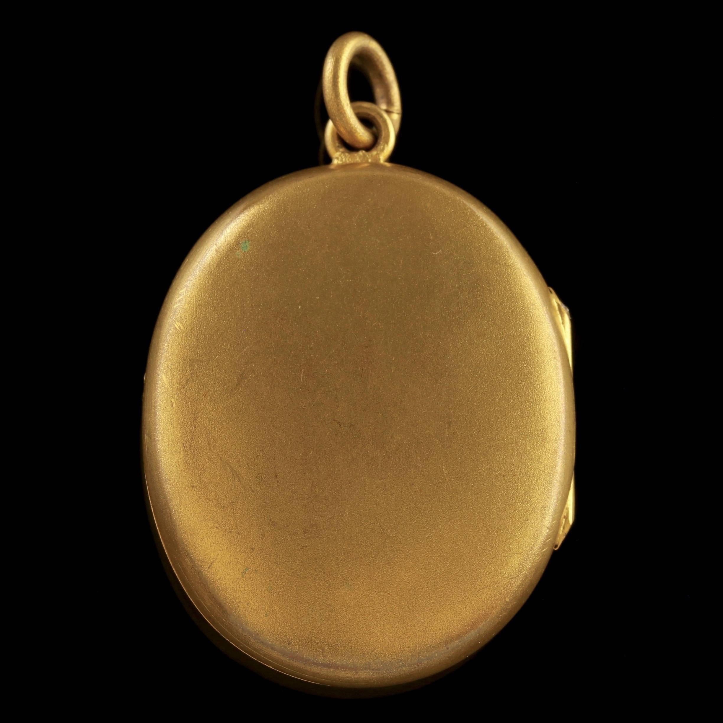 Antique Victorian Butterfly Locket Gold Gilt, circa 1870 In Excellent Condition In Lancaster, Lancashire