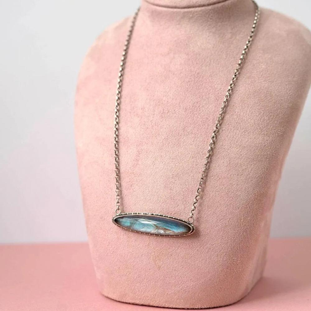 Donna Antica collana vittoriana con ciondolo a forma di ala di farfalla in argento sterling in vendita