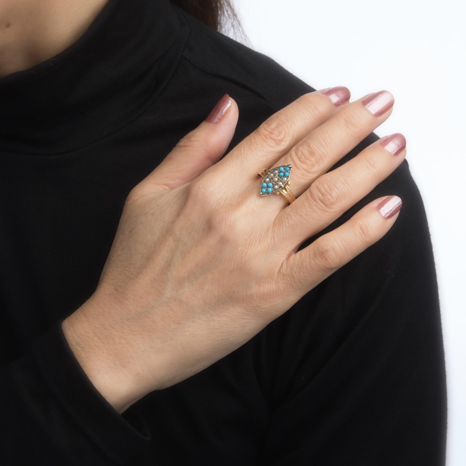 Bague victorienne en or jaune 15 carats avec perles naturelles et turquoise, datant d'environ 1896 Bon état - En vente à Torrance, CA