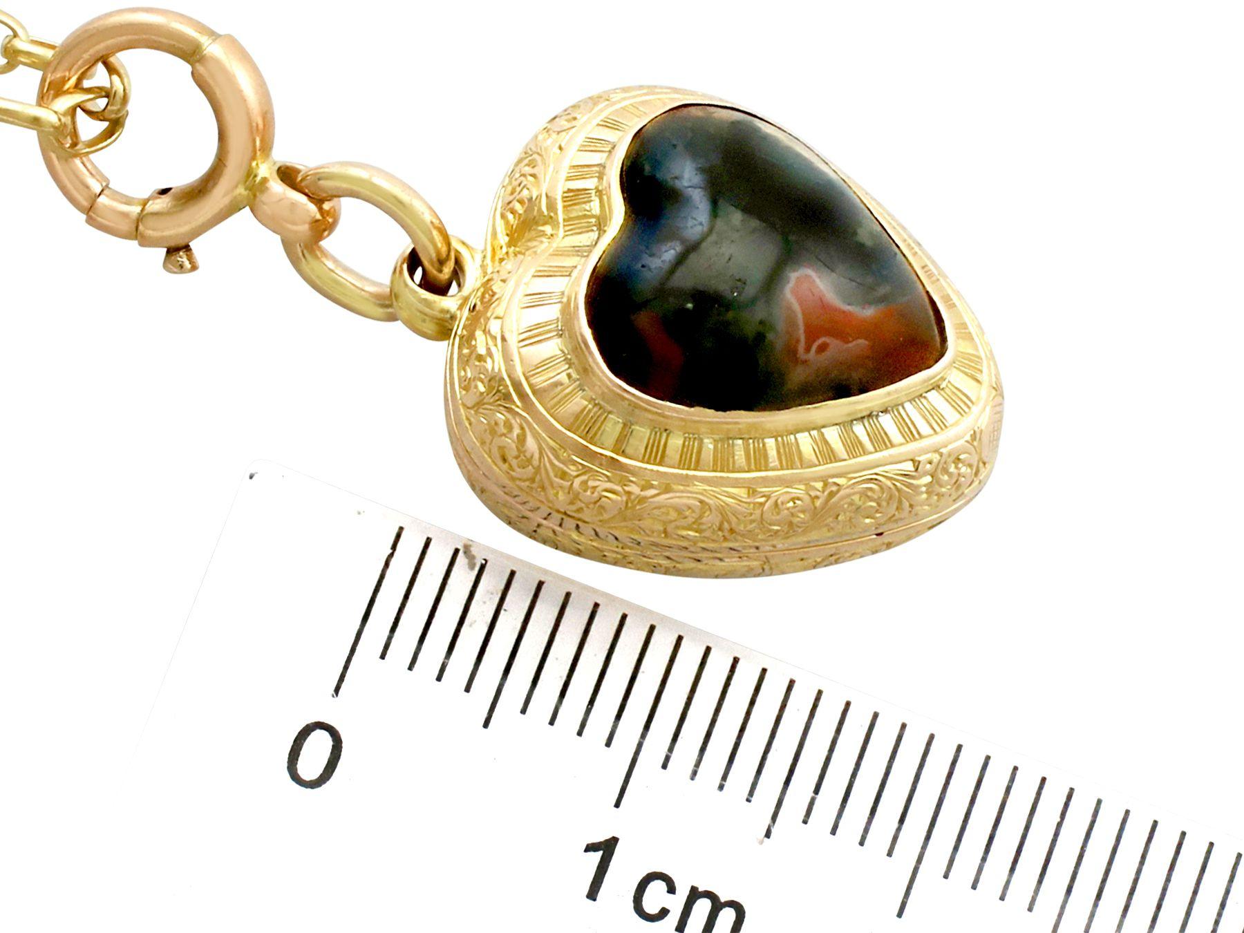 Antique Victorian Cabochon Cut Agate and Yellow Gold Heart Locket 1