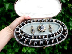 Antique Victorian Cabochon Cut Banded Agate Yellow Gold Jewelry Suite