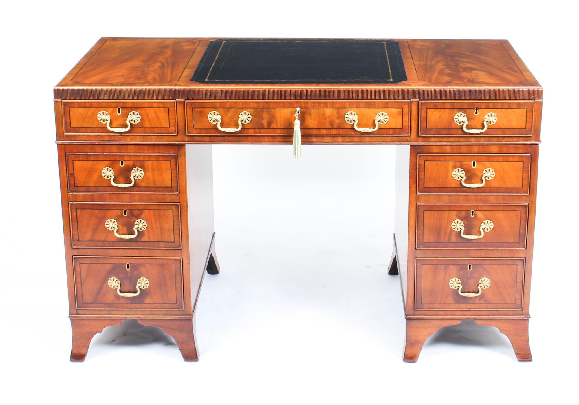 Antique Victorian Caddy Top Mahogany Pedestal Desk, 19th Century 8