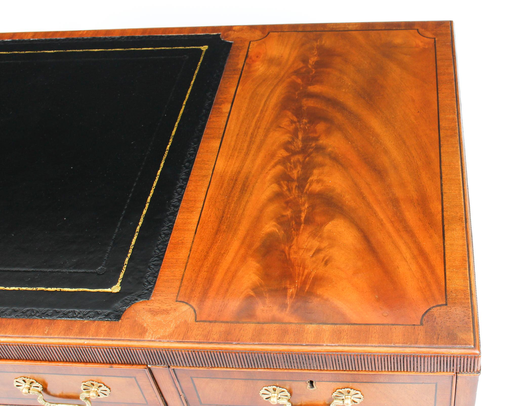 Antique Victorian Caddy Top Mahogany Pedestal Desk, 19th Century In Good Condition In London, GB