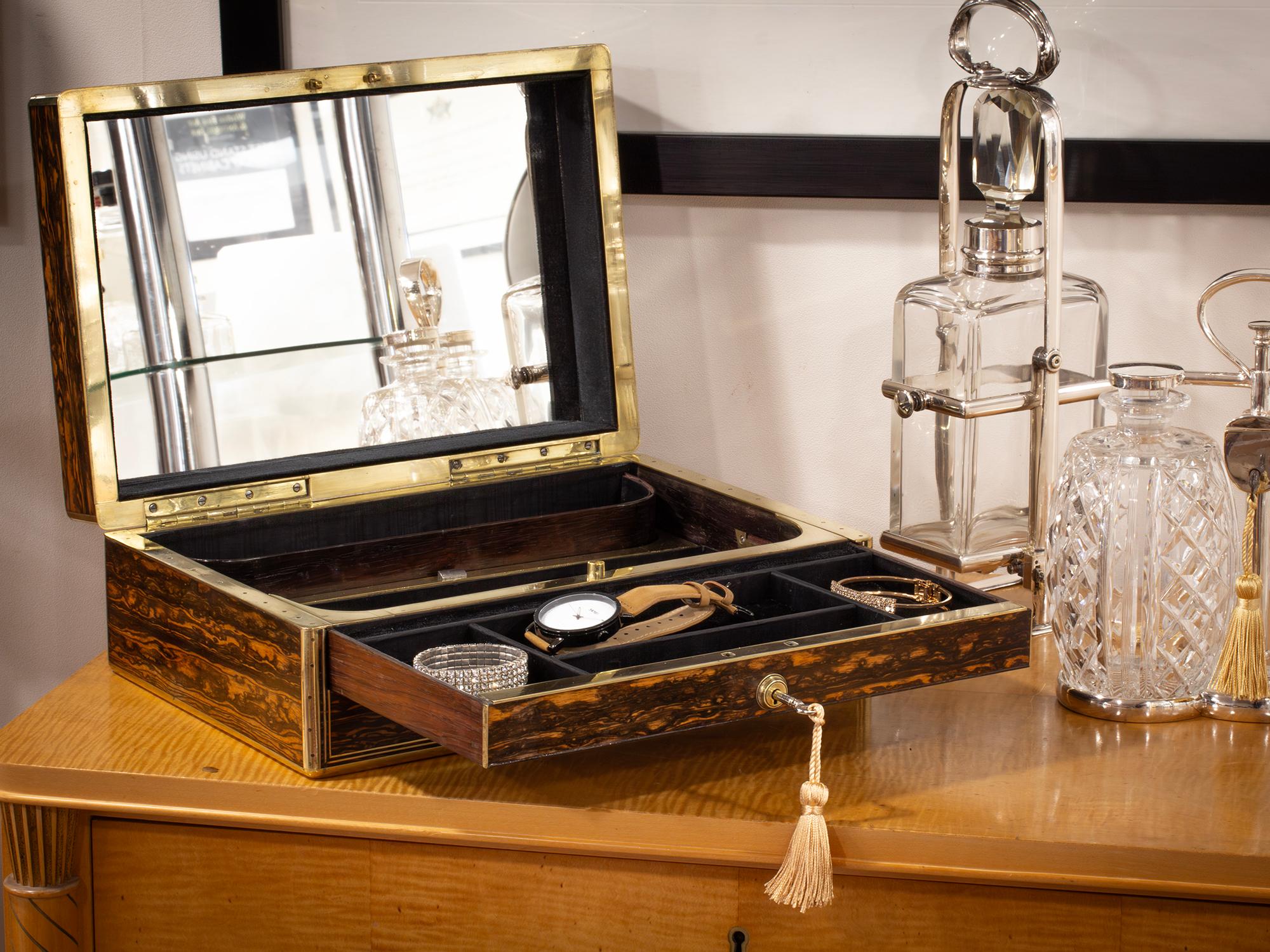 Boîte à bijoux victorienne ancienne Calamander, mécanisme rare en vente 6