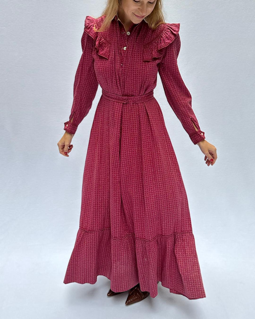 I am so excited to share this incredibly rare Victorian calico dress; it's so difficult to find clothing from this era in a wearable condition, and this dress is just lovely. Circa 1880s, this is what was known as a 