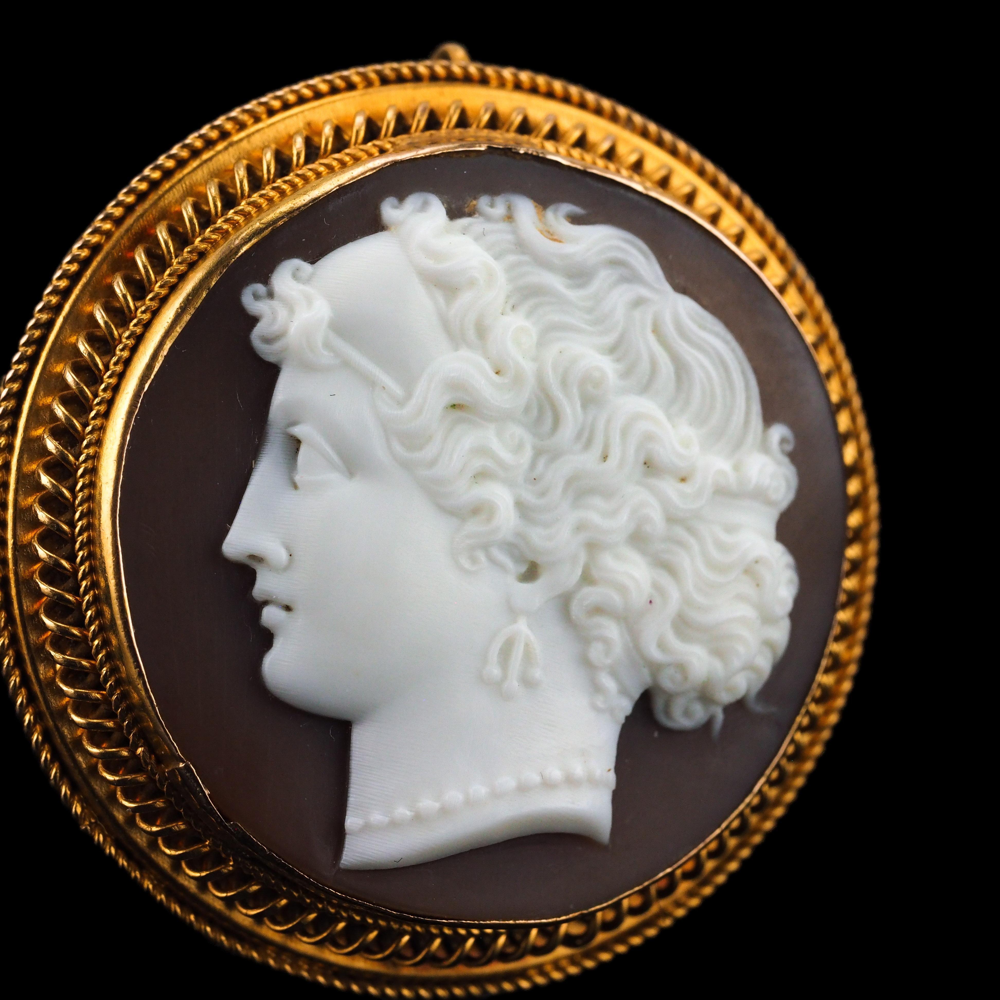 Broche/ collier pendentif victorien ancien camée en or 18 carats, vers 1880 en vente 10