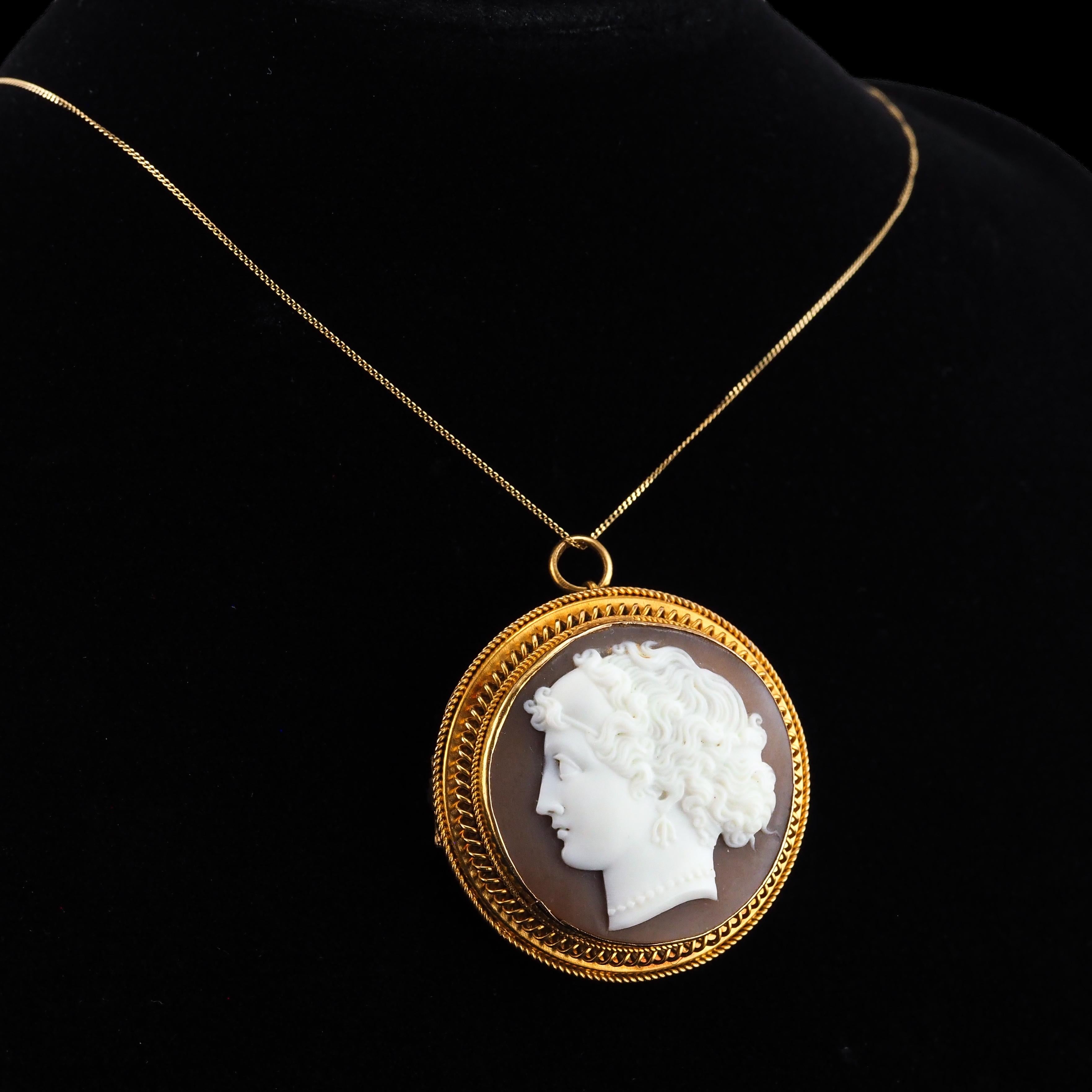 Antique Victorian Cameo 18K Gold Brooch/Pendant Necklace - c.1880 For Sale 12