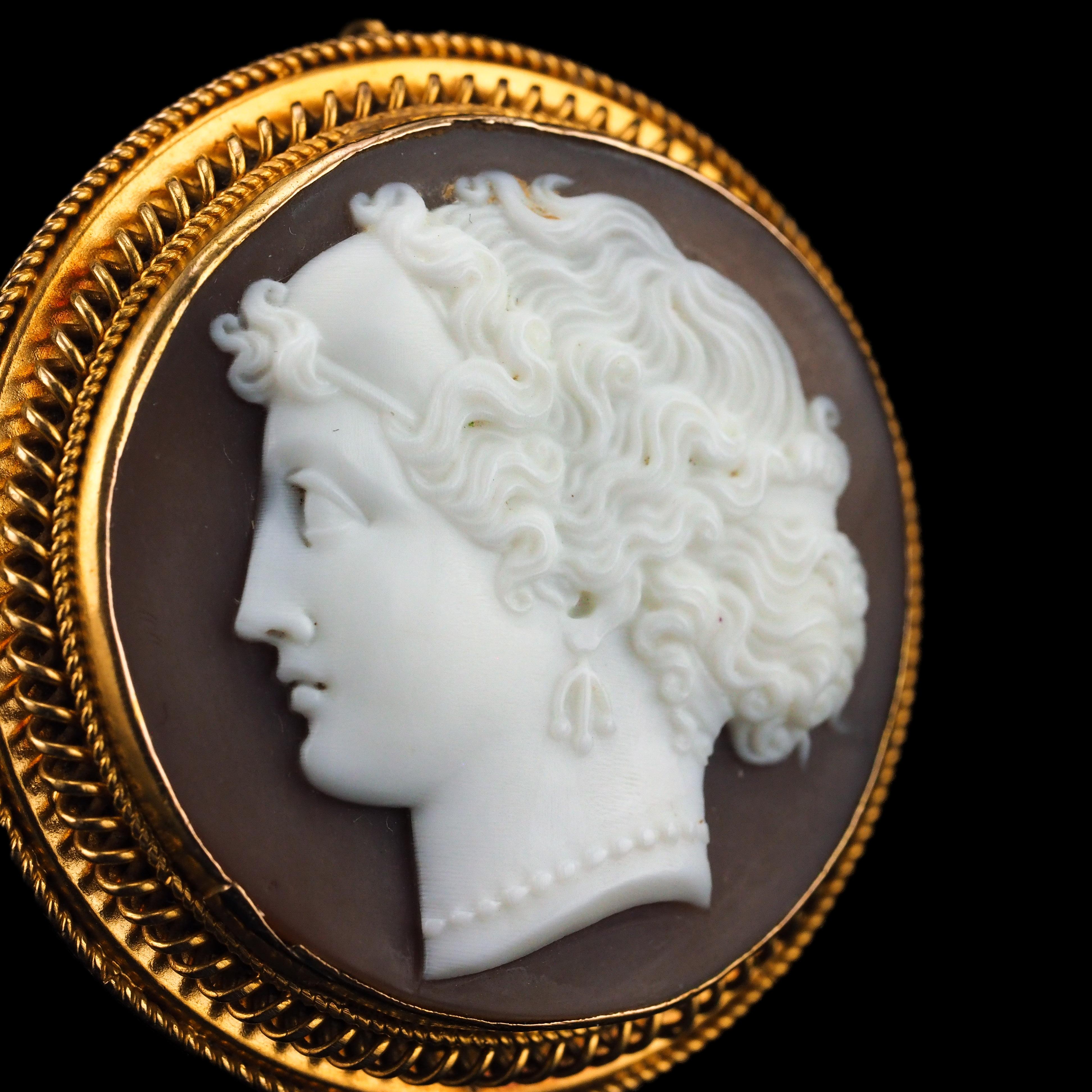 Women's or Men's Antique Victorian Cameo 18K Gold Brooch/Pendant Necklace - c.1880