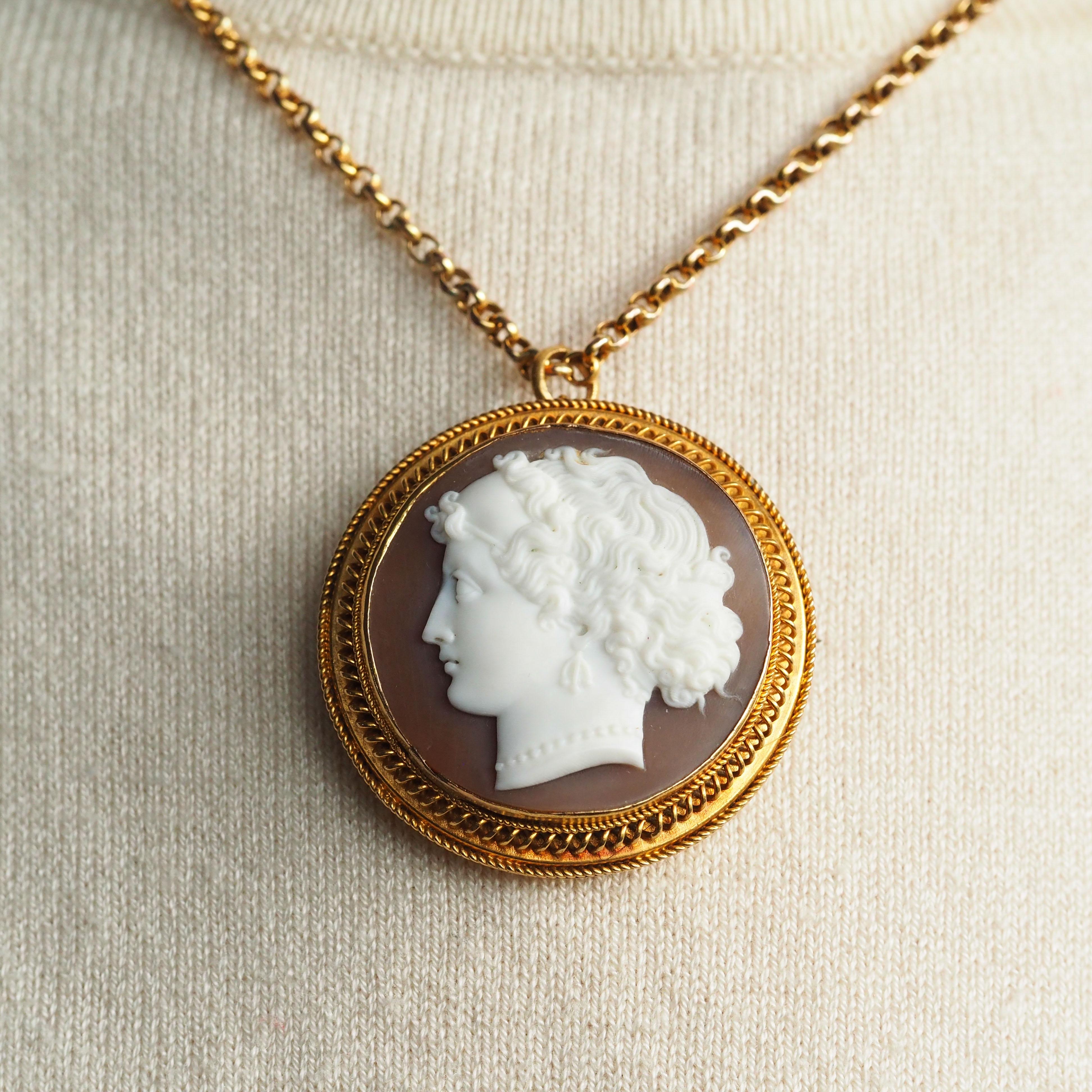 Antique Victorian Cameo 18K Gold Brooch/Pendant Necklace - c.1880 For Sale 5