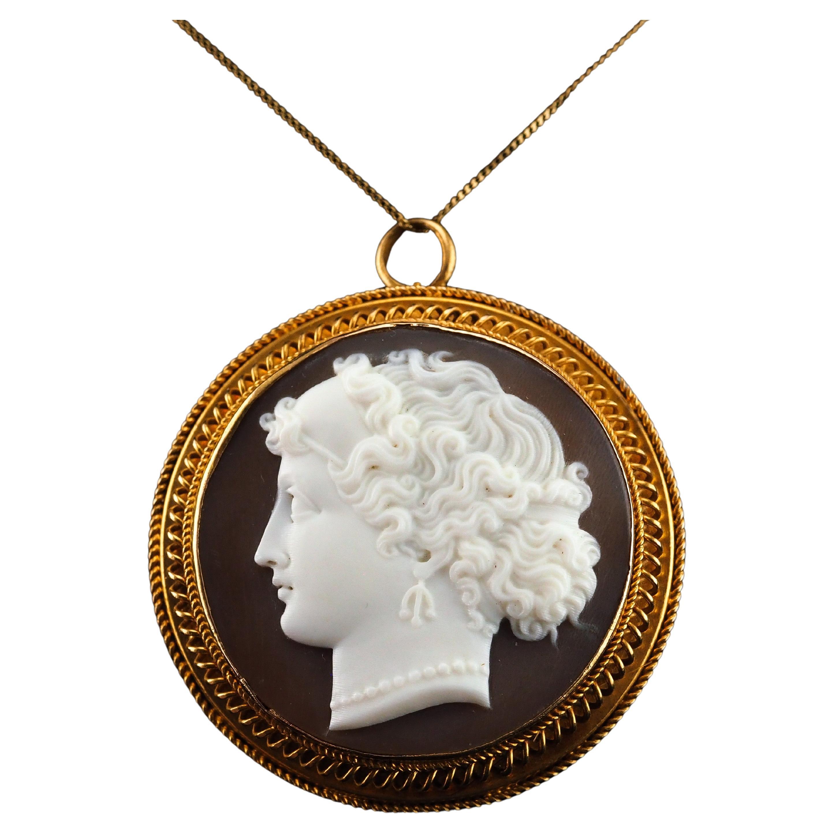 Antique Victorian Cameo 18K Gold Brooch/Pendant Necklace - c.1880 For Sale