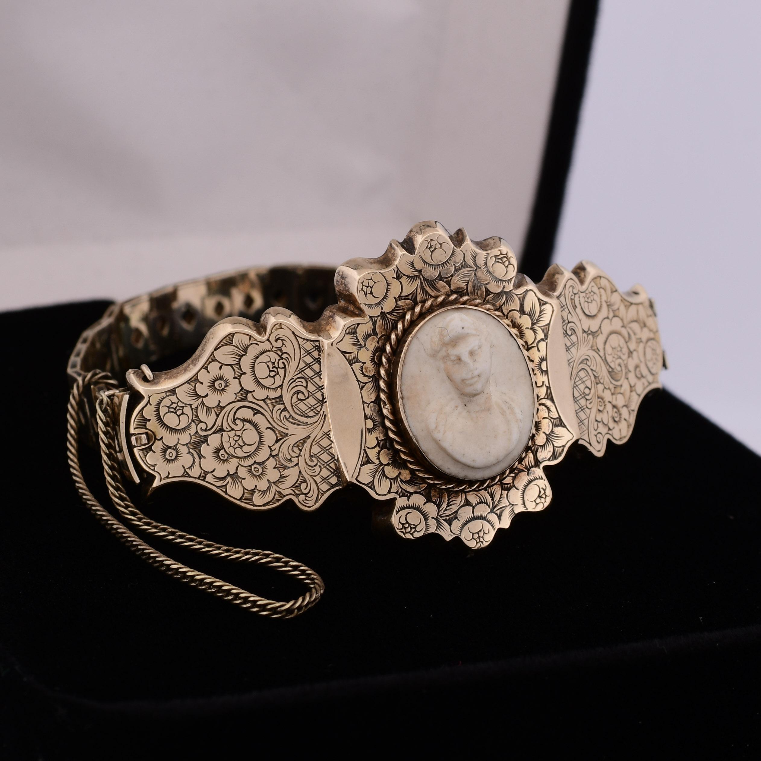 Enter the enchanting world of the Victorian era with this exquisite 14K antique Victorian cameo bracelet, a true embodiment of timeless elegance. The centerpiece of this bracelet is a delicate and intricately carved cameo, showcasing the profile of